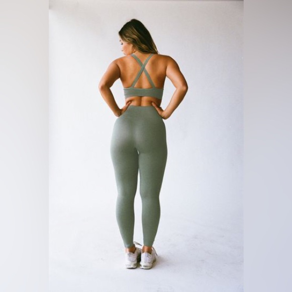 SETActive leggings and box x top in ‘Pine’